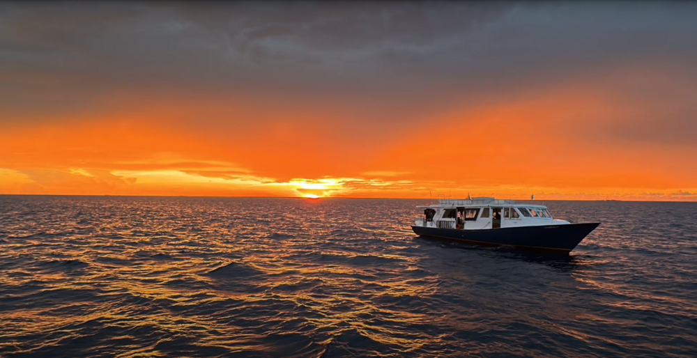 Sonnenuntergang mit Boot | Sabine Renfer