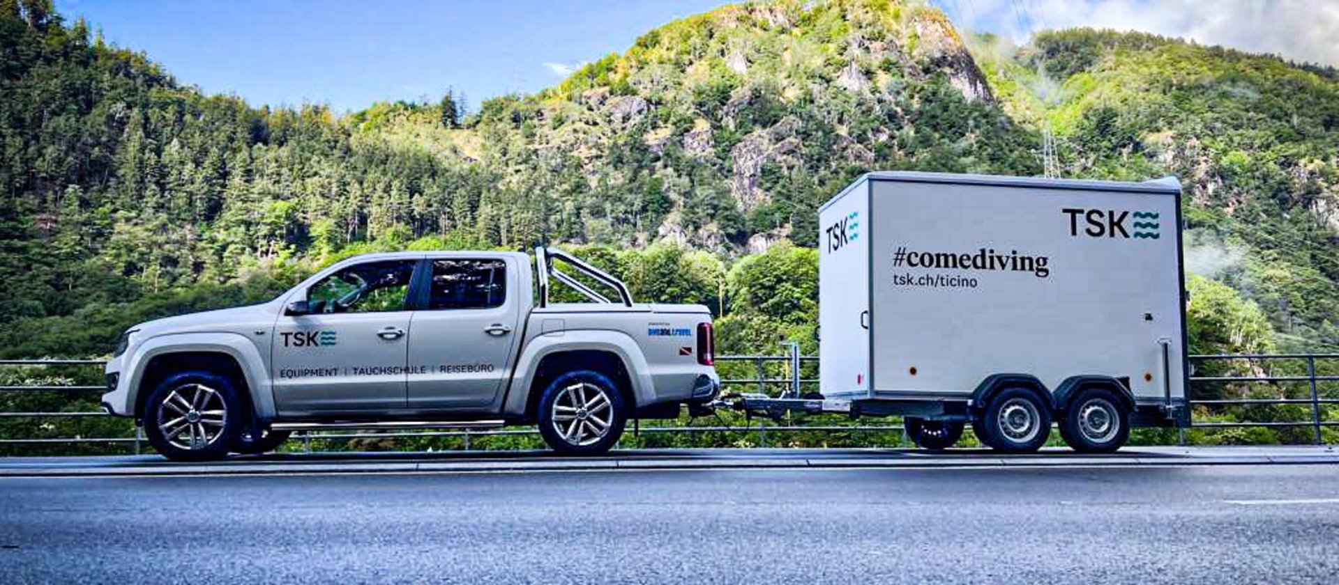 TSK-Ticino-Mobile-Tauchbasis Unsere mobile Tauchbasis mit Kompressor und Ausrüstung im Pickup und Anhänger.